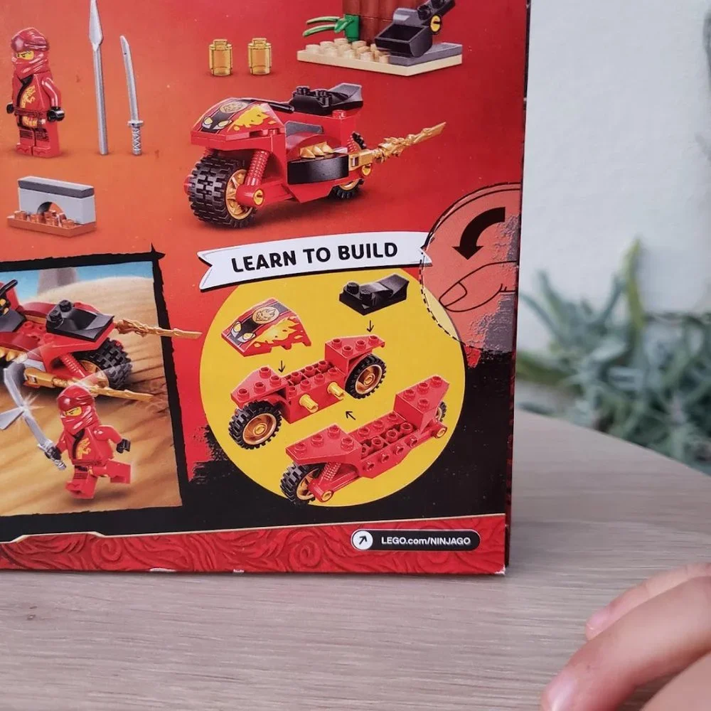 NEW LEGO Ninjago Motorcycle Kai's Blade Cycle with 2 minifigures 71734 $15